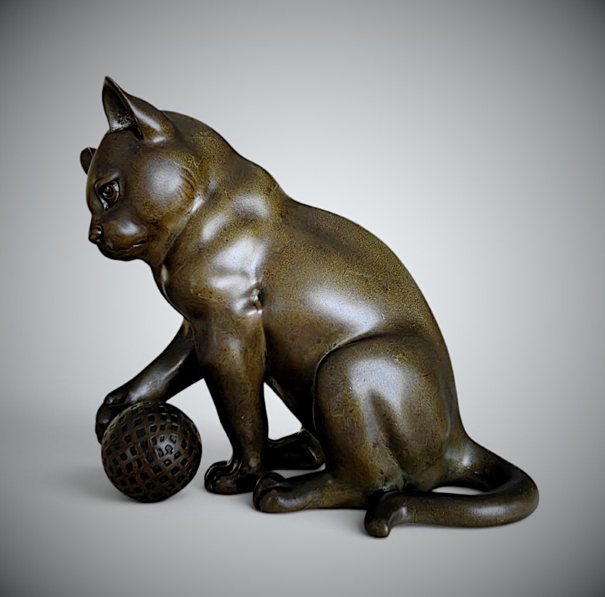 Japanese Bronze By Onoda Harumasa - Cat With A Temari Ball-photo-3