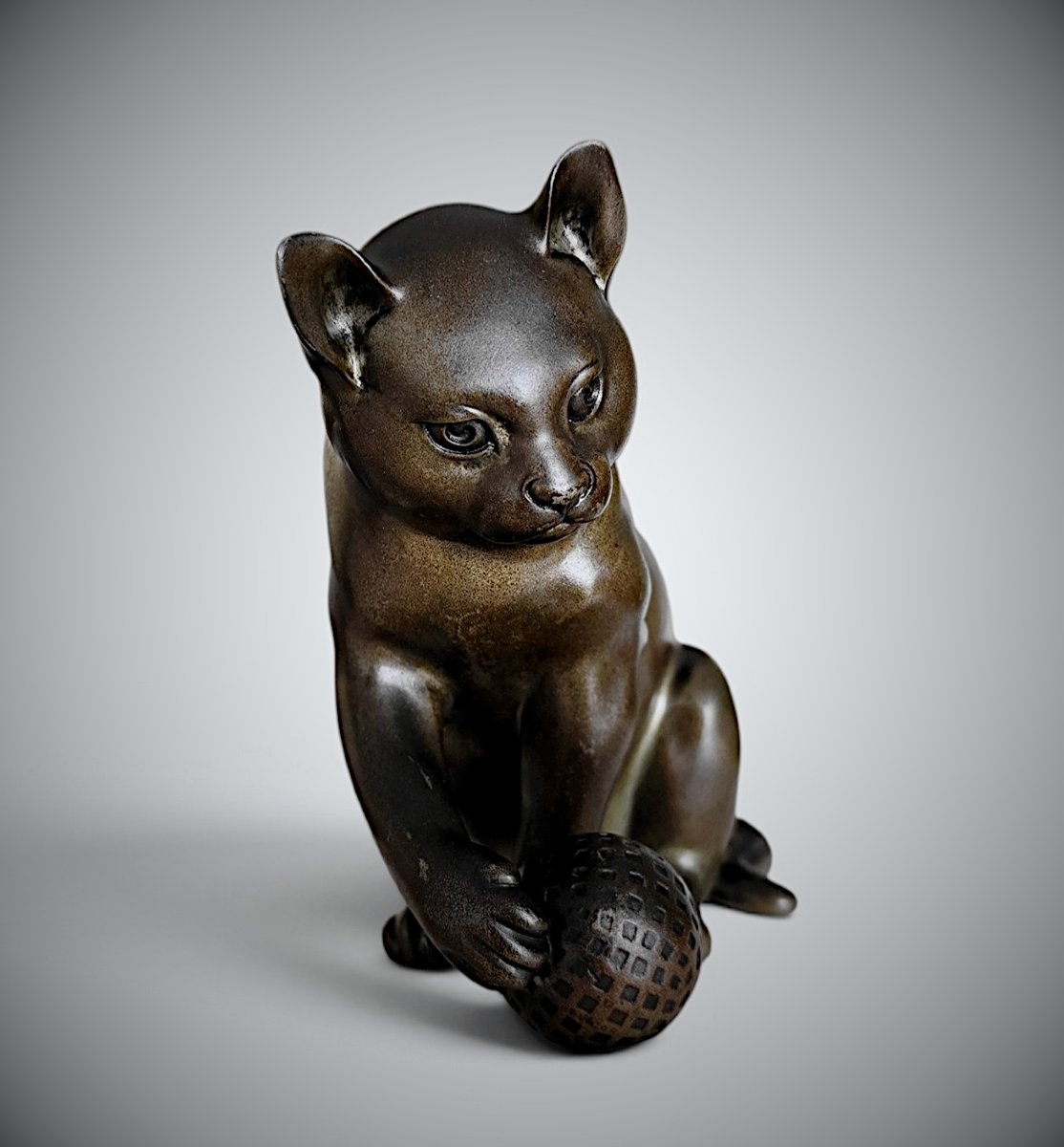 Japanese Bronze By Onoda Harumasa - Cat With A Temari Ball-photo-4