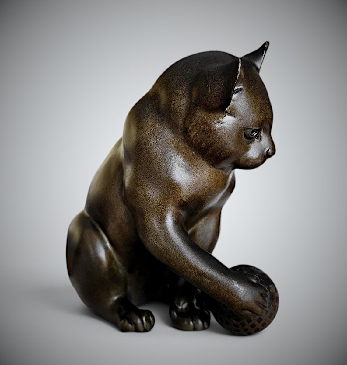 Japanese Bronze By Onoda Harumasa - Cat With A Temari Ball-photo-1