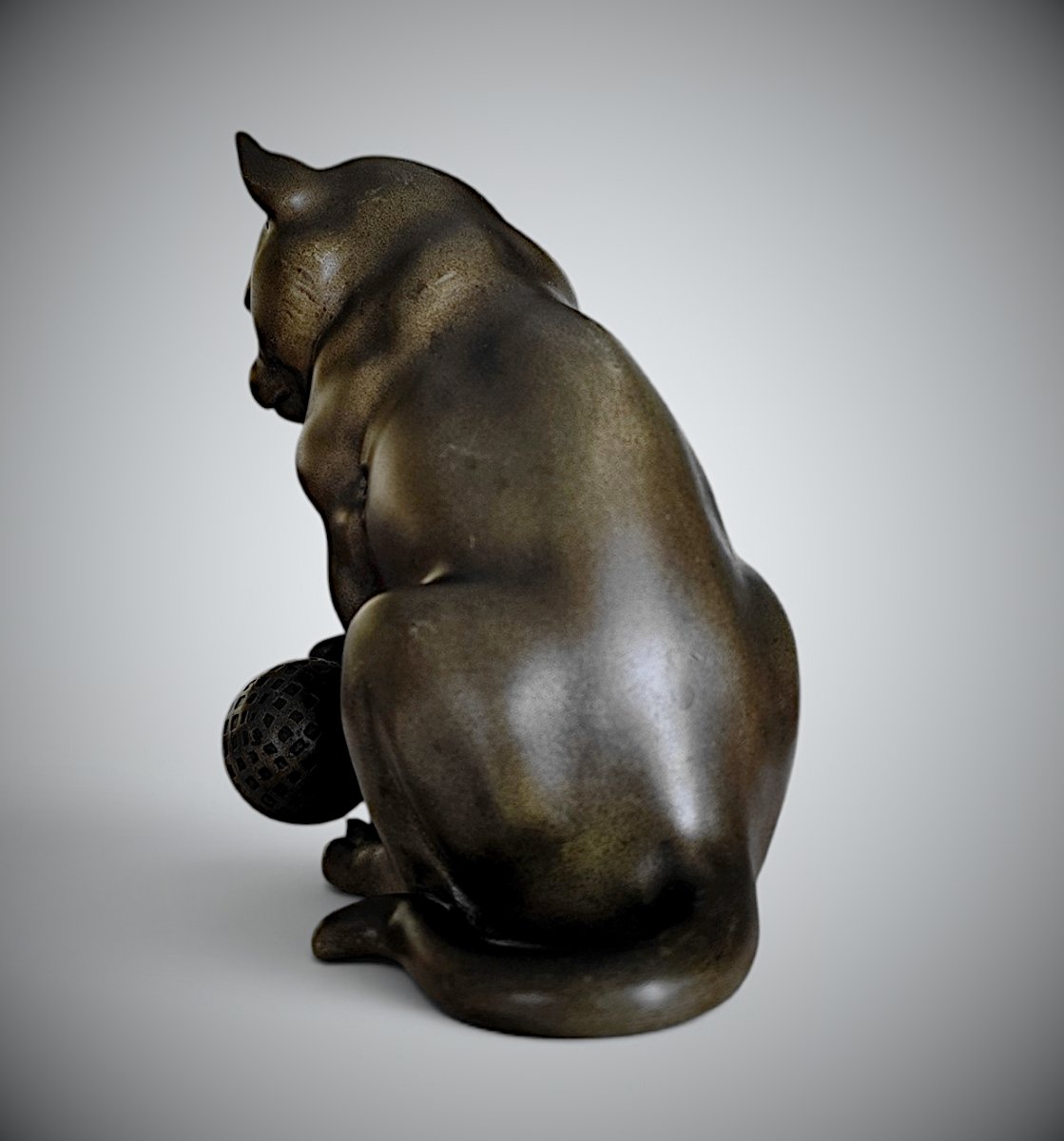 Japanese Bronze By Onoda Harumasa - Cat With A Temari Ball-photo-3