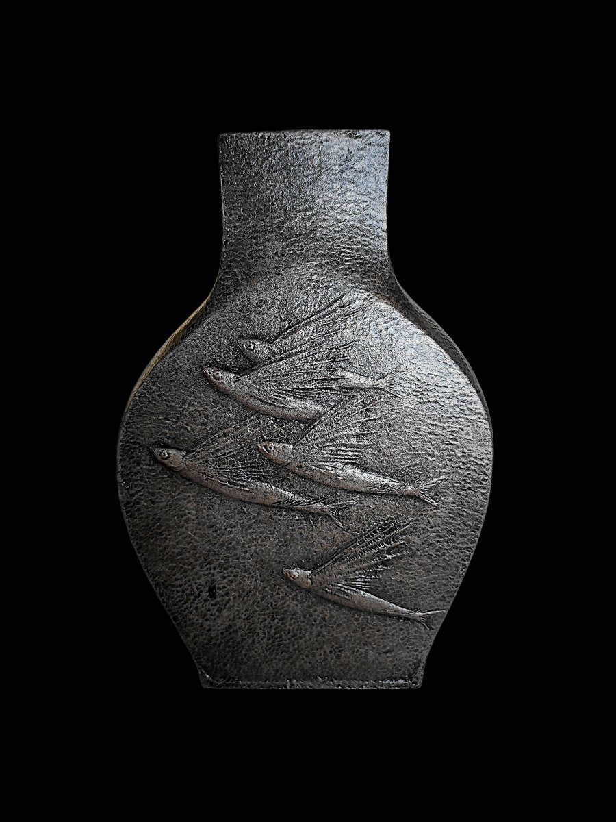 Japanese Bronze Vase By Sanshirō ōnishi - Flying Fish-photo-4