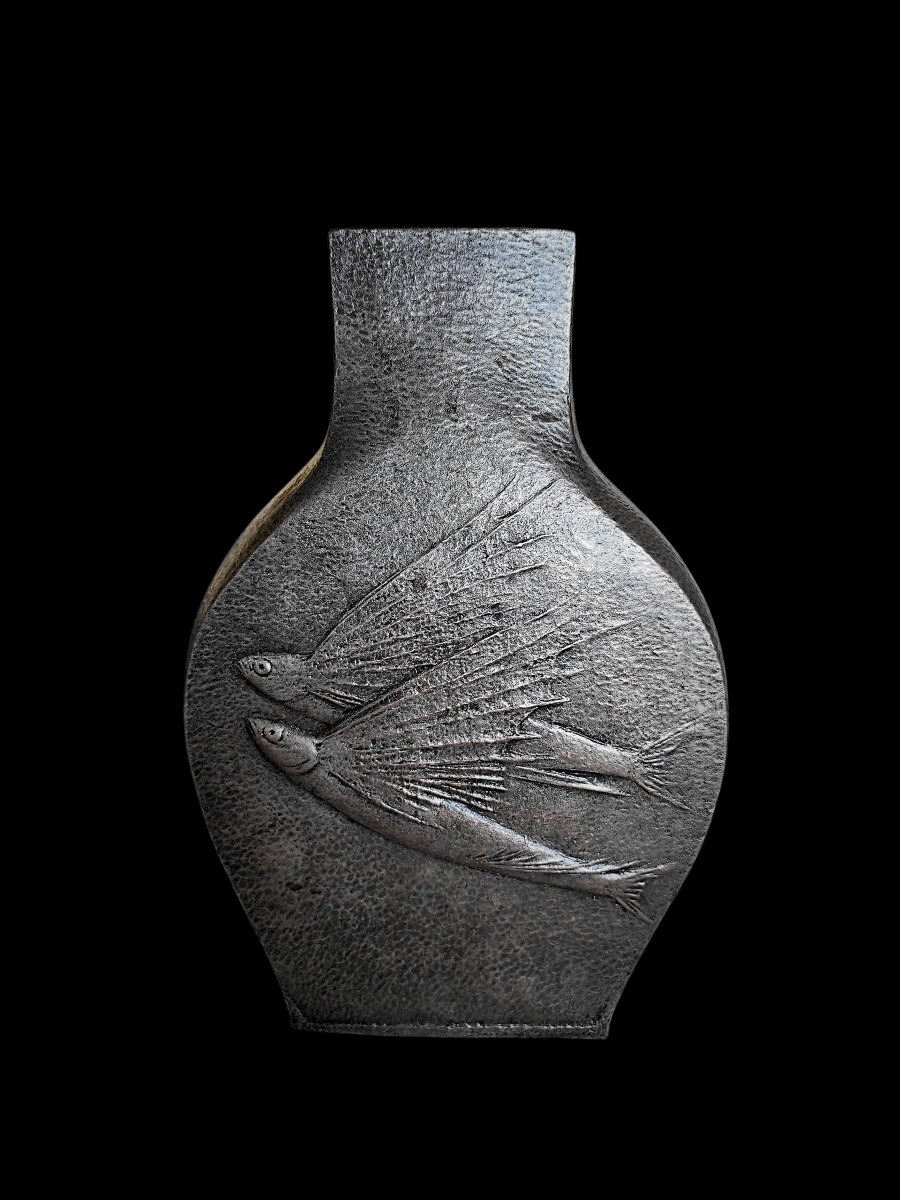 Japanese Bronze Vase By Sanshirō ōnishi - Flying Fish