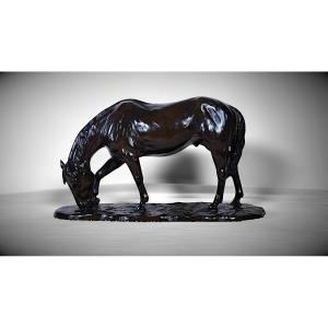 Japanese Bronze Sculpture By Itô Kunio - A Grazing Horse 