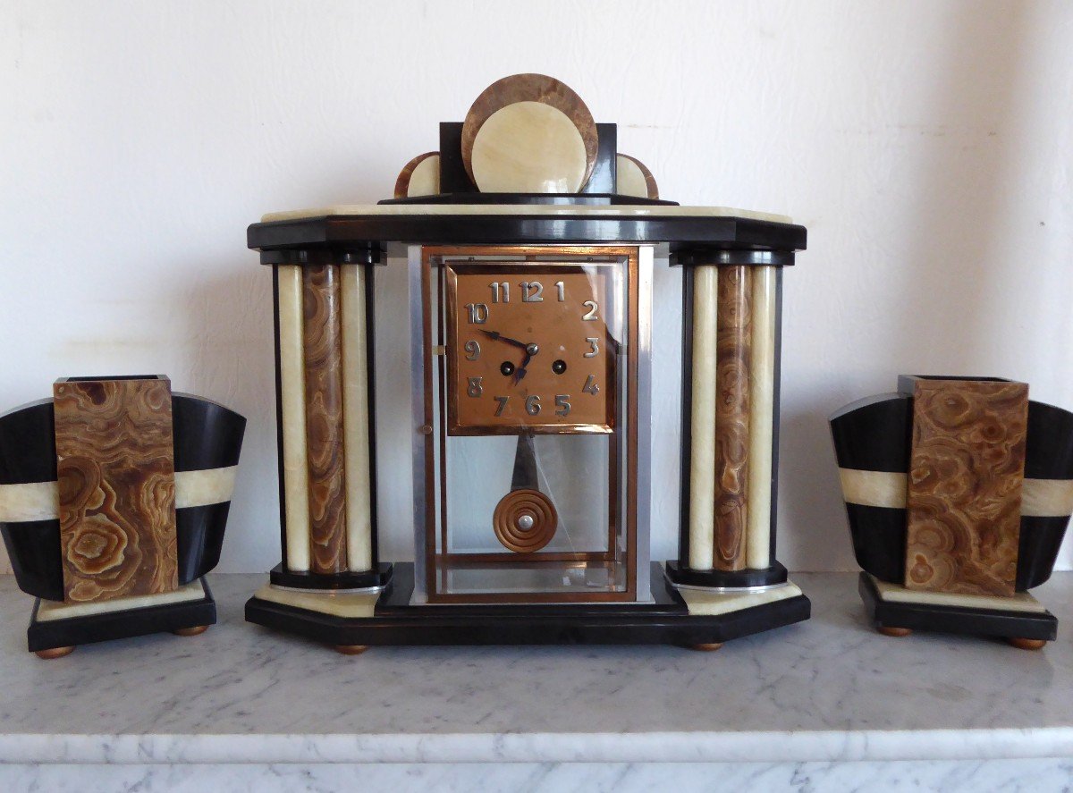 Art Deco Period Clock In Marble And Onyx.