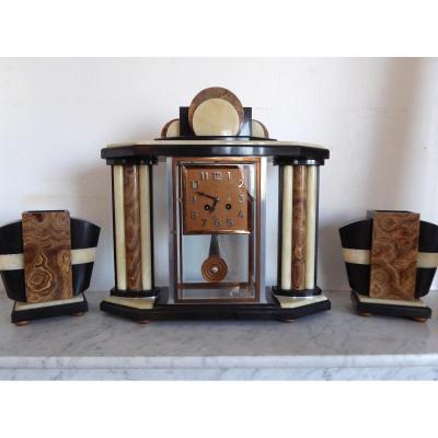 Art Deco Period Clock In Marble And Onyx.