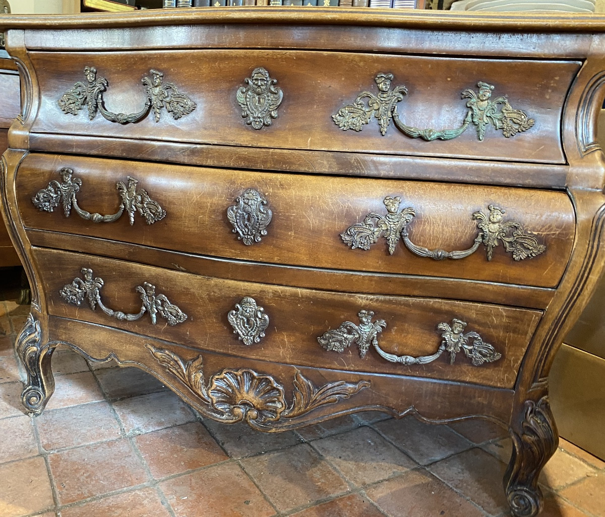 commode galbée style Louis XIV