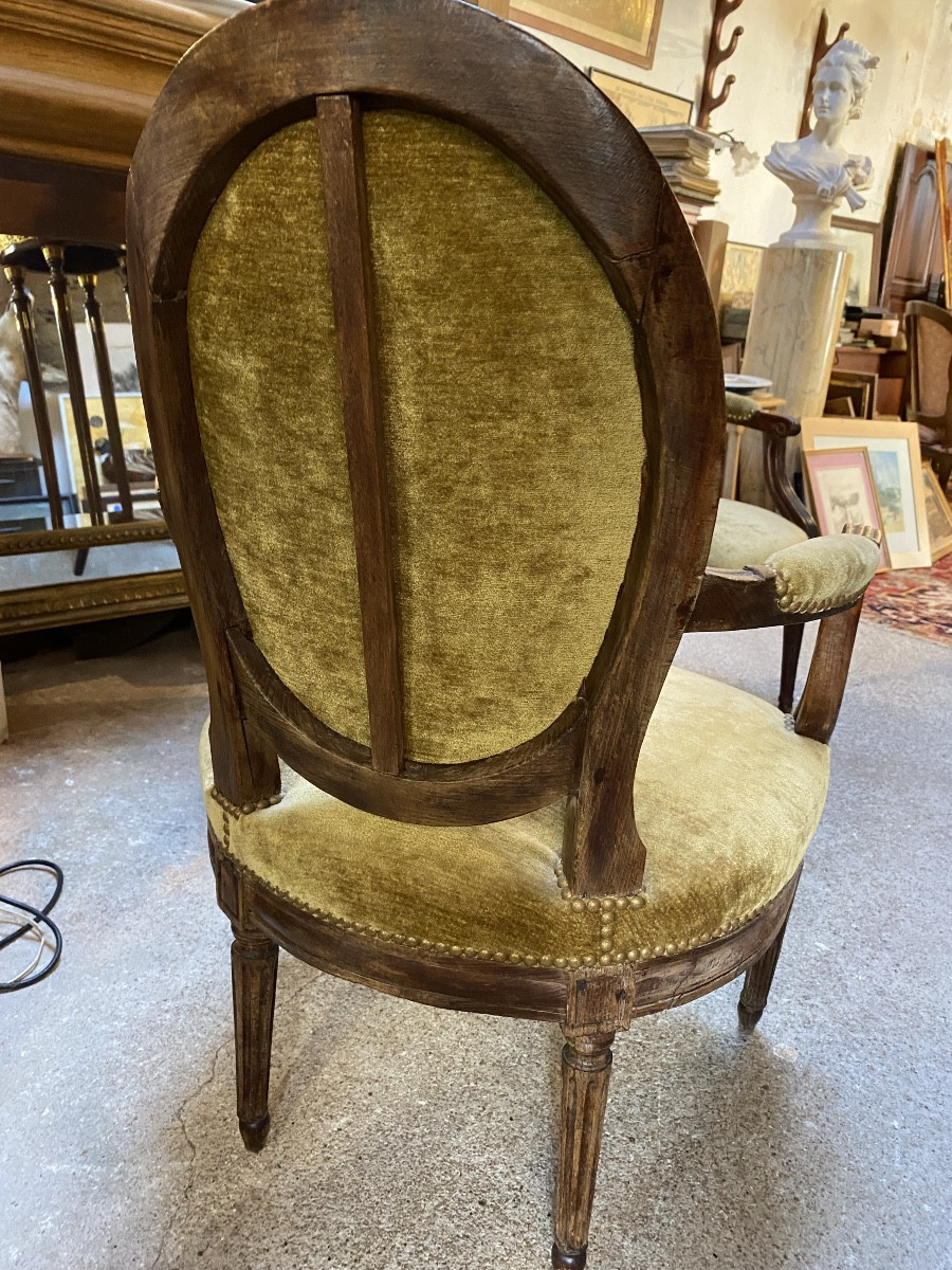paire de fauteuils Louis XVI , garnis velours-photo-1