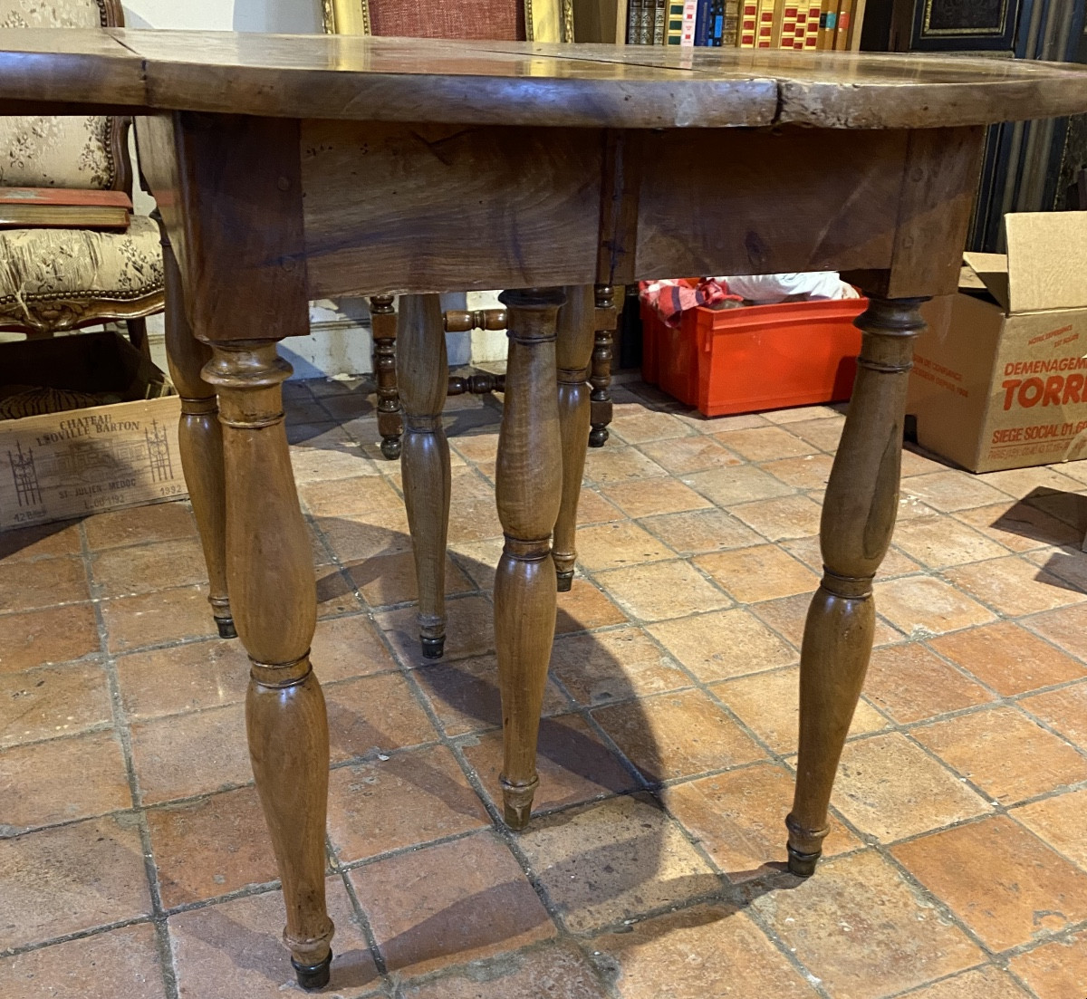 table ronde, à allonges, 6 pieds Jacob, en noyer-photo-3