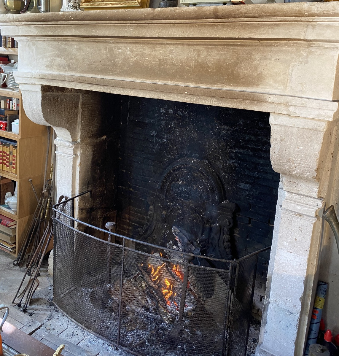 cheminée Louis XIII en pierre