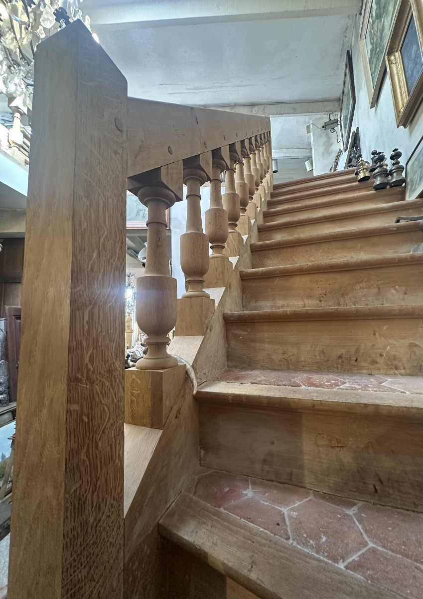 Escalier en chêne clair à balustres