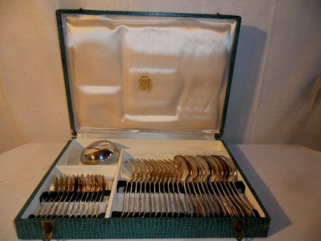 Ménagère En Métal Argenté 37 Pièces " Le Couvert Rrançais "