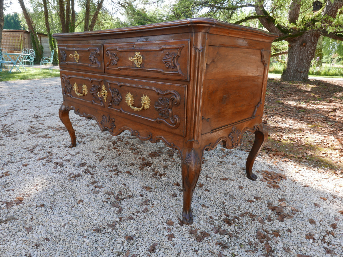 Important 18th Century Provençal Walnut Chest Of Drawers