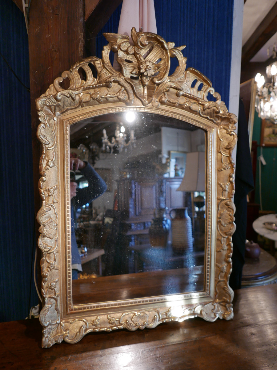 Miroir régence en bois sculpté et doré 18ème