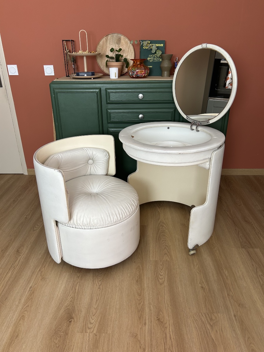 Dilly Dally Dressing Table By Luigi Massoni