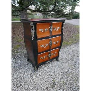 Small Italian Walnut Chest Of Drawers, 18th Century