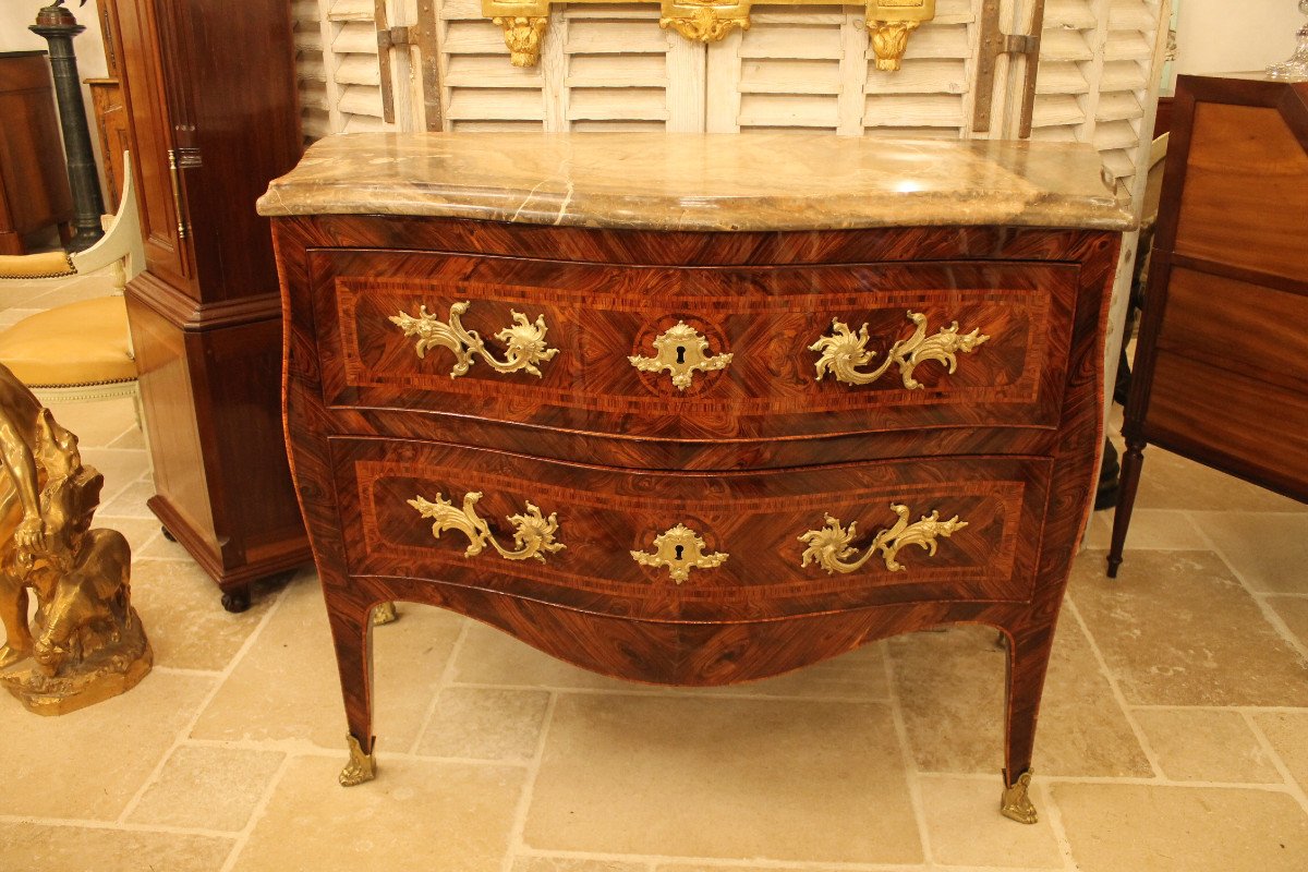 Commode Marquetée De Bois De Violette, Travail Napolitain Du XVIIIème Siècle