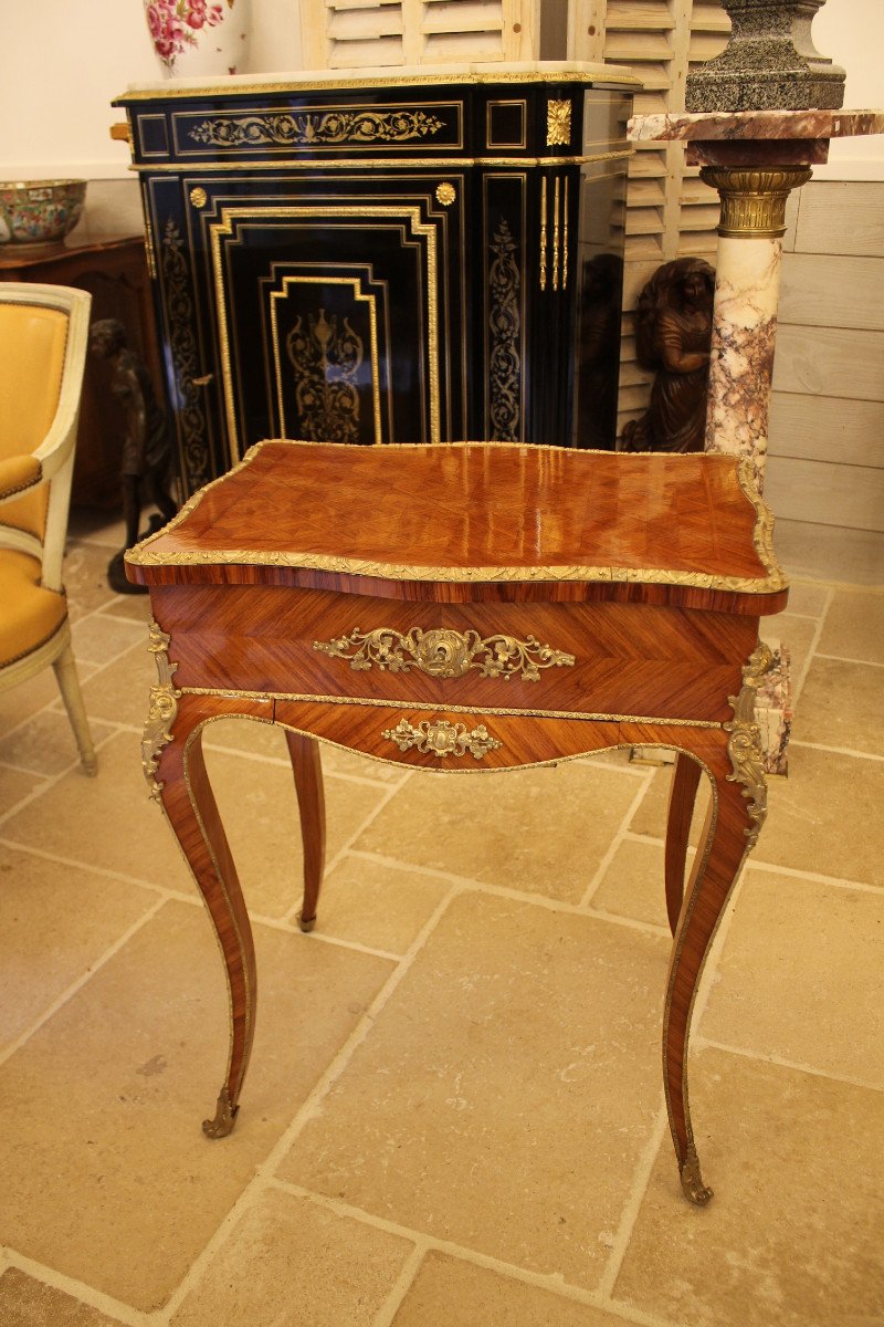 Travailleuse De Style Louis XV Marquetée De Bois De Rose, Fin du XIXème Siècle