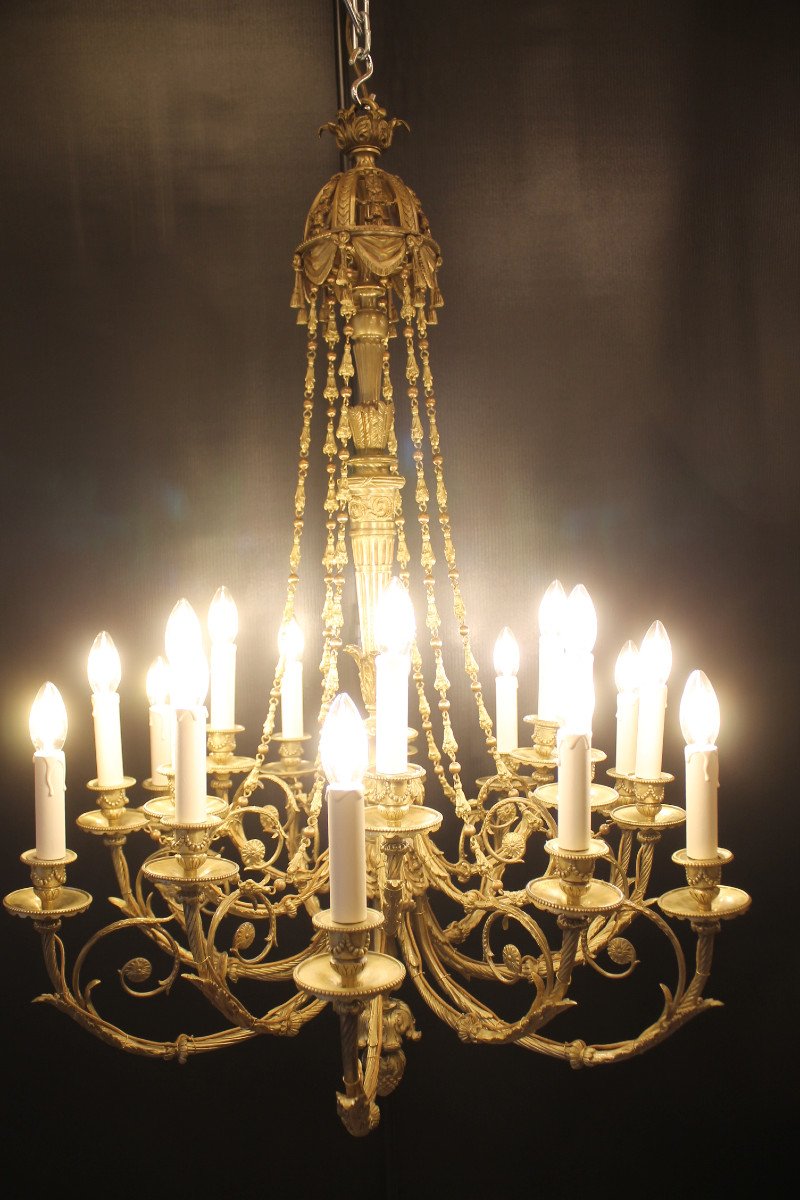 Louis XVI Style Chandelier In Chased Bronze With 18 Lights, Second Half Of The Nineteenth Century