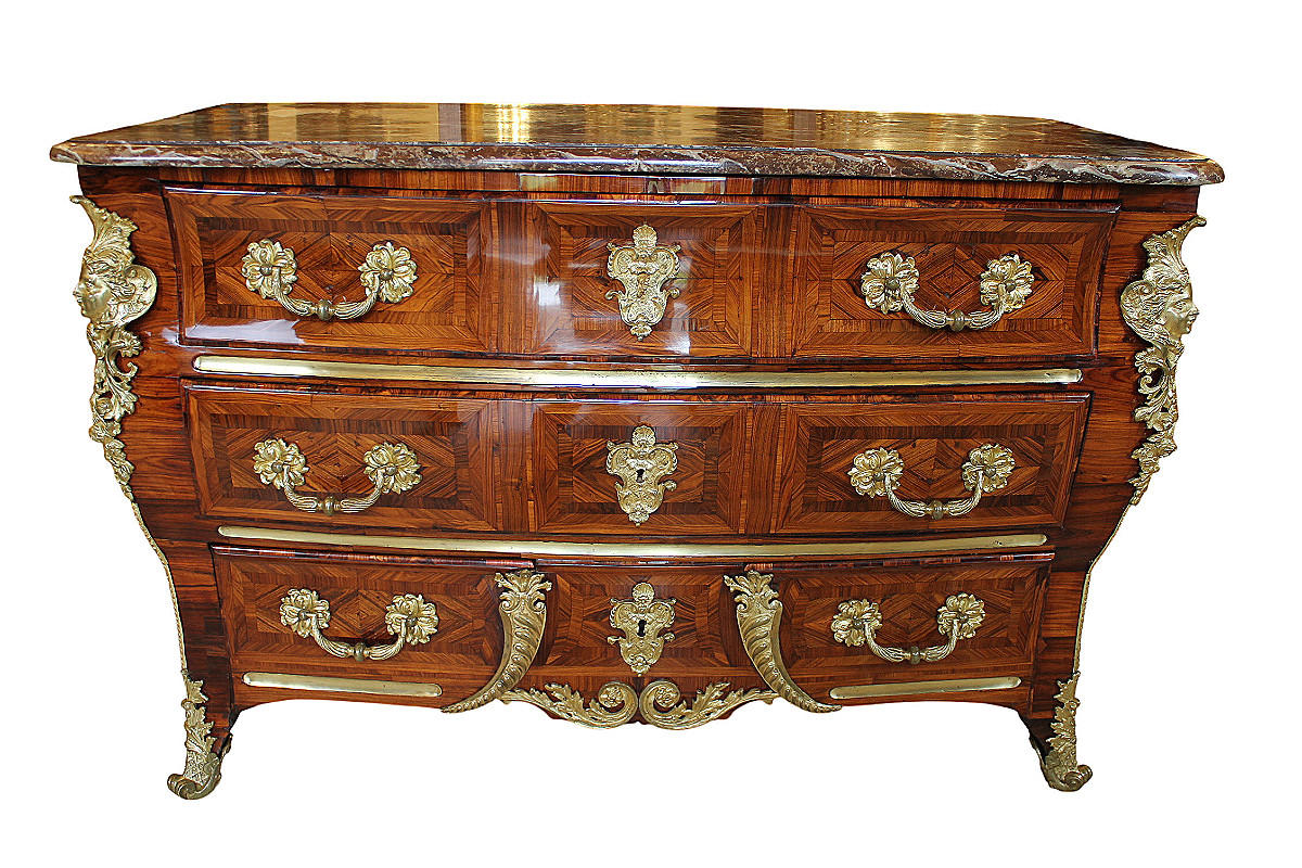 Commode en sarcophage et à pont, époque Régence