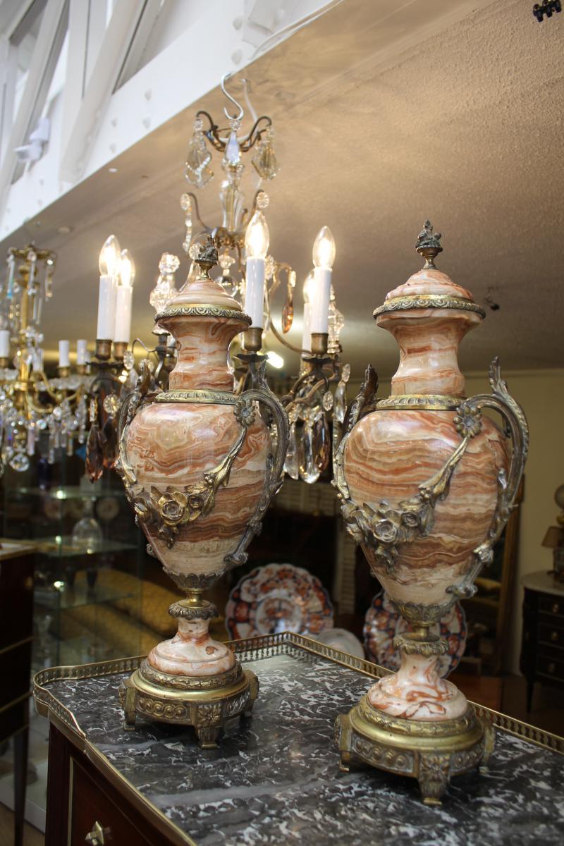 Paire De Vases Couverts En Marbre de Style Louis XVI-photo-2