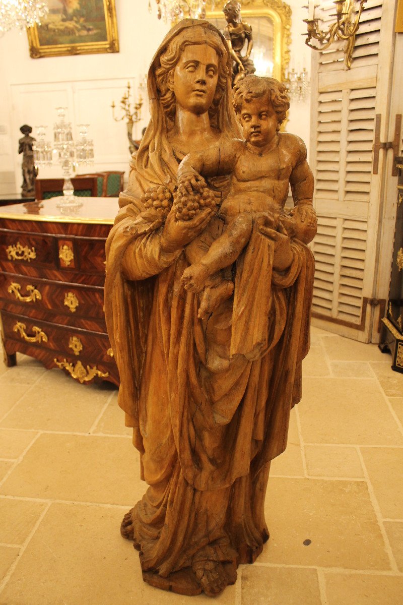 Large Virgin And Child With Grapes In Carved Oak, South Of France, XVIth Century