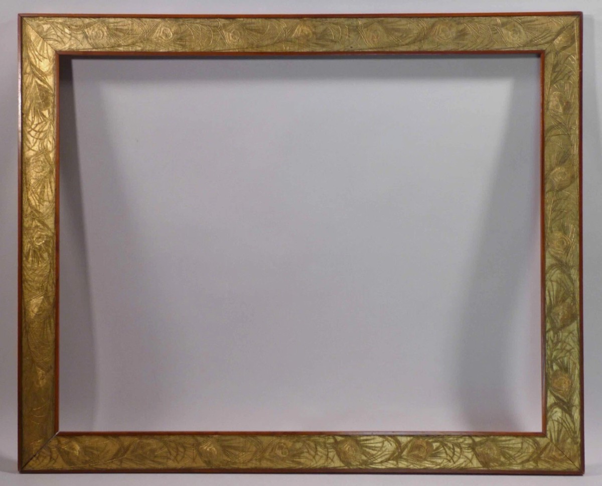 Large Frame From The Early 20th Century - Wood And Gilded Stucco - Peacock Feather Decoration