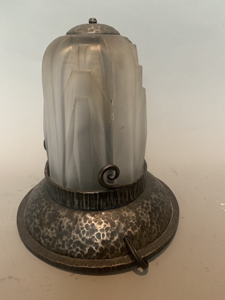 Veilleuse Art Déco en fer forgé martelé et verre pressé – Muller Frères Lunéville – vers 1925-photo-3
