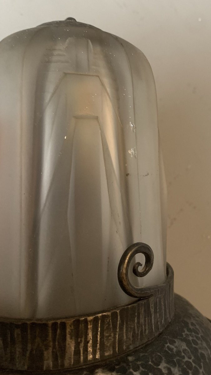 Veilleuse Art Déco en fer forgé martelé et verre pressé – Muller Frères Lunéville – vers 1925-photo-1