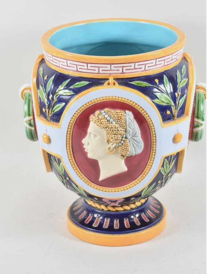 Vase en faïence polychrome – Manufacture Minton – Style Néoclassique, fin XIXe siècle-photo-2
