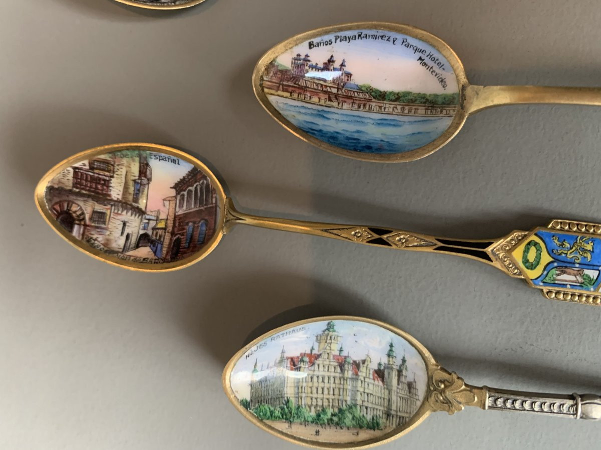 Lot de 10 cuillers en argent et émail – Souvenirs de villes – Fin XIXᵉ / début XXᵉ siècle-photo-2