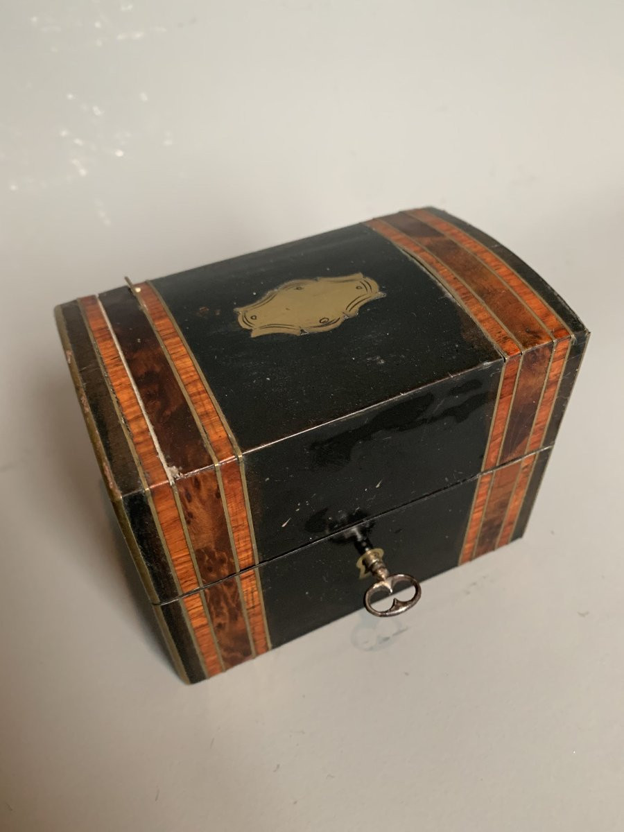 Coffret à parfums de voyage – Époque Napoléon III – Marqueterie et incrustations de cuivre-photo-2