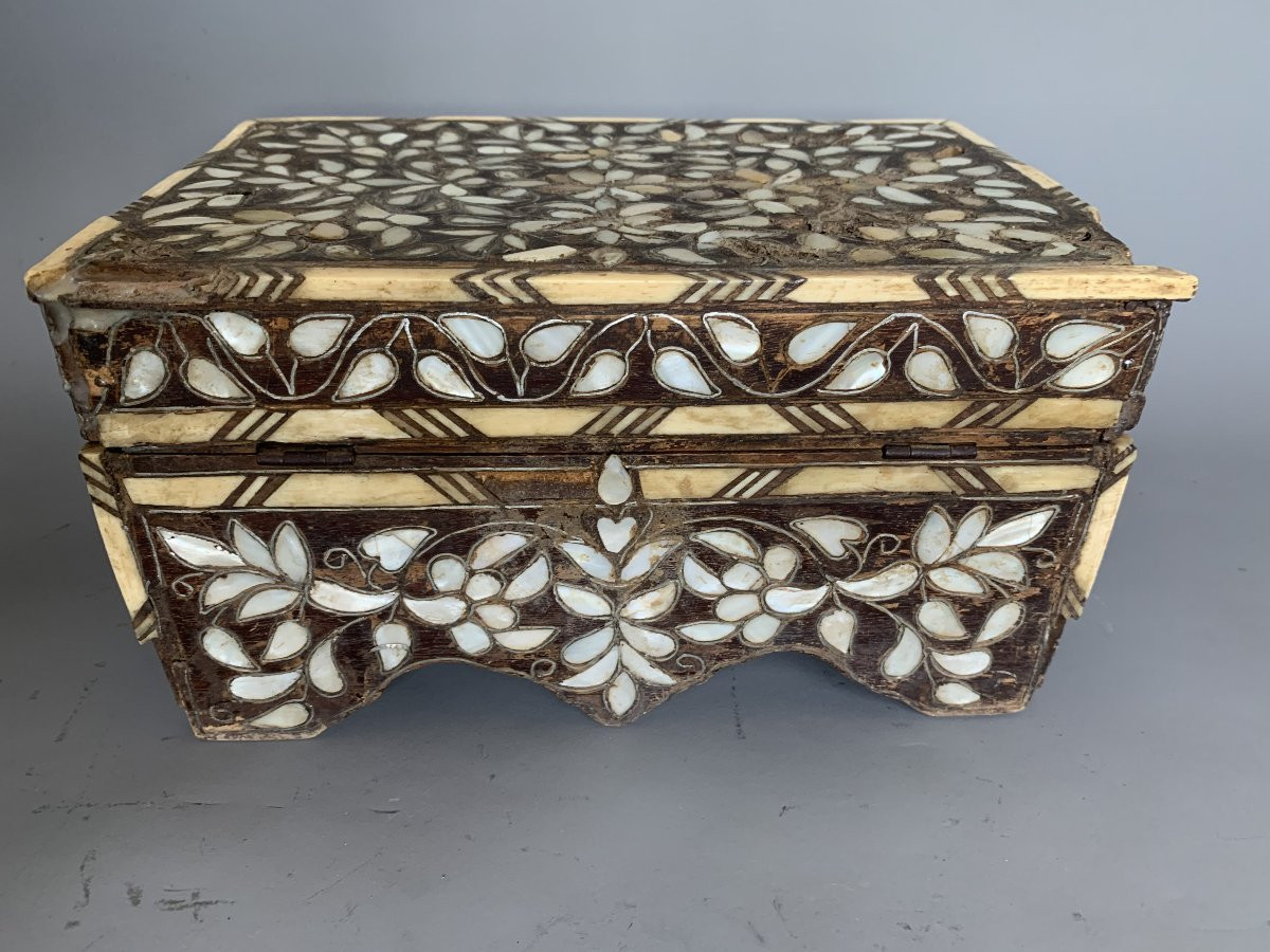 Coffret syrien en marqueterie de nacre et os — XIXᵉ siècle-photo-1