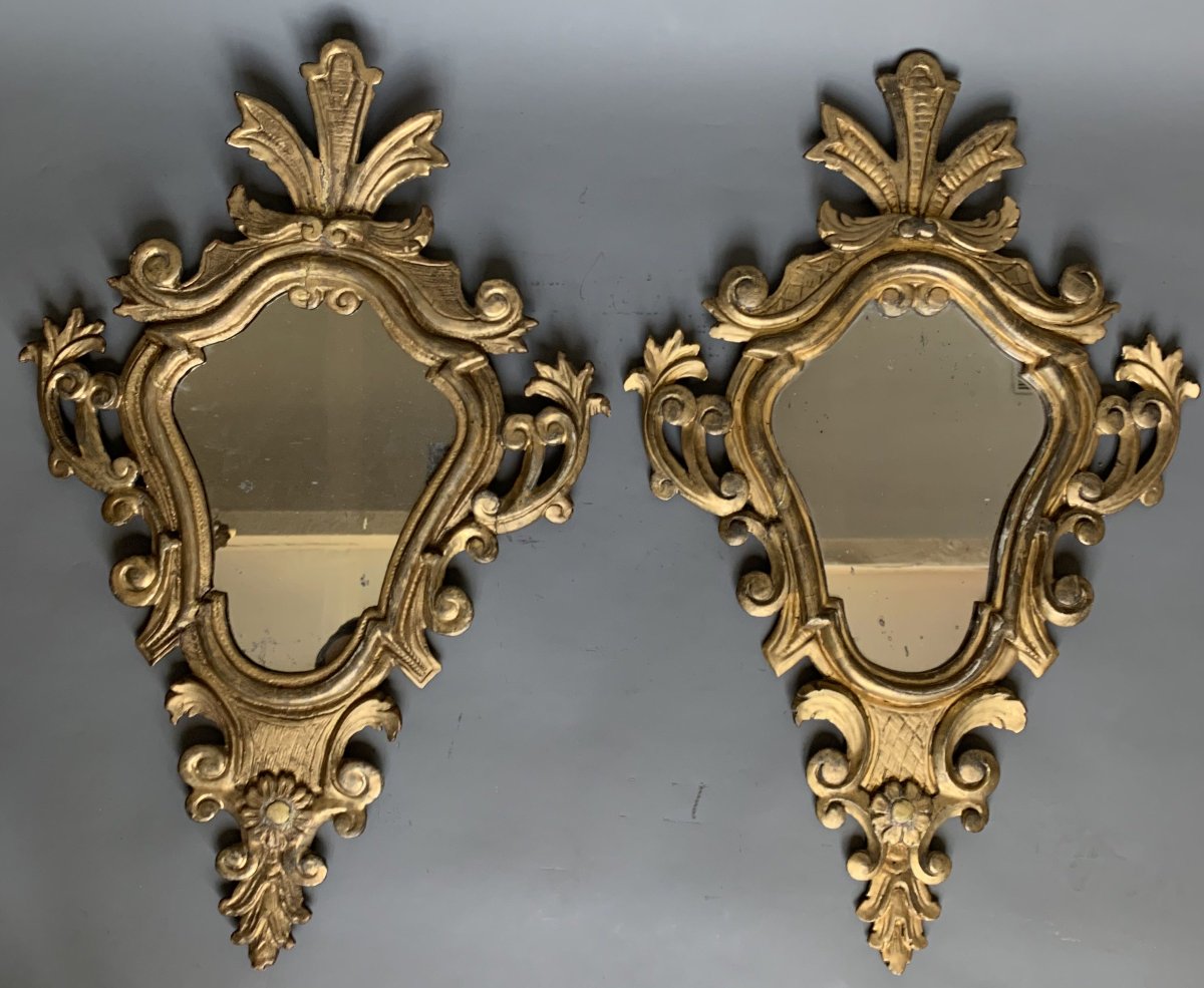 Grande Paire d'Appliques Miroirs en Bois Sculpté et Doré – Italie, XVIIIe Siècle