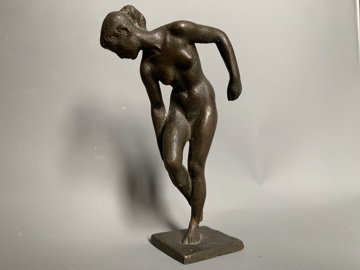 Sculpture en Bronze à Patine Brune représentant un Nu Féminin – Début du XXe Siècle