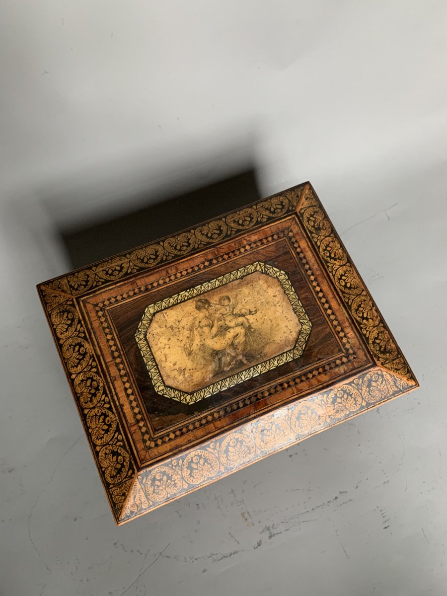 Decorated Wooden Box - England - 19th Century-photo-4