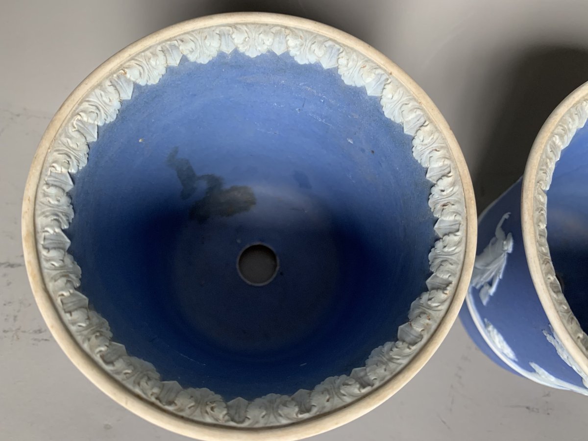 Pair Of Wedgwood Earthenware Planters – Neoclassical Design-photo-3