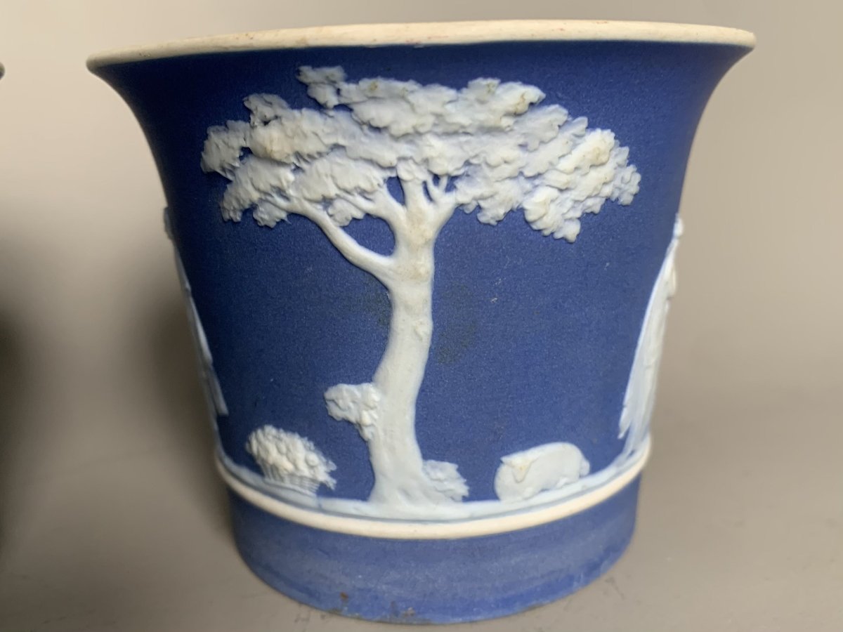 Pair Of Wedgwood Earthenware Planters – Neoclassical Design-photo-1