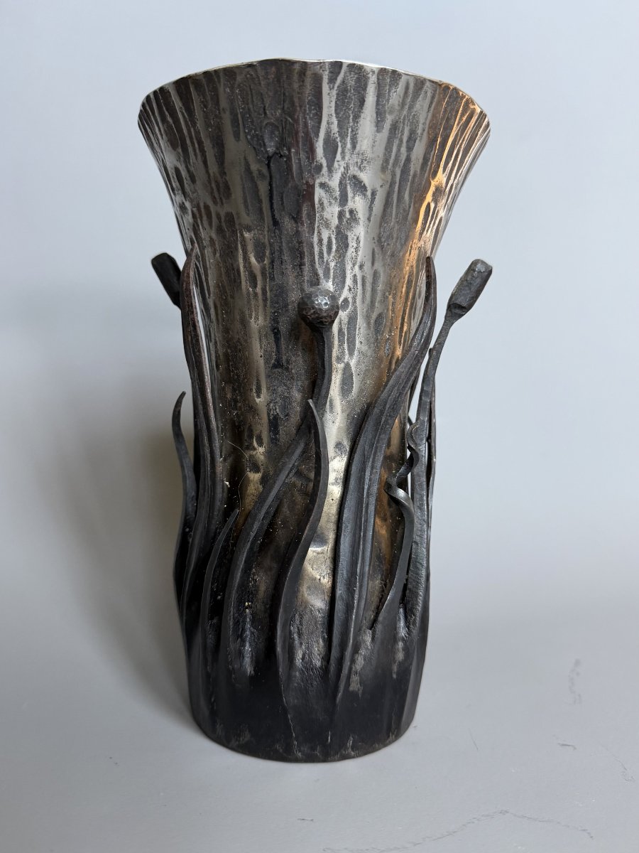 Vase en acier forgé – Première moitié du XXème siècle