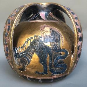 Vase En Céramique Des Années 20 - Décor De Chimères Et Monstres