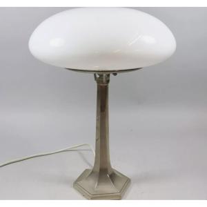 Lampe moderniste - Années 20 - Abat-jour en opaline - Métal nickelé