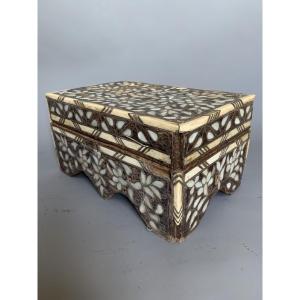 Mother-of-pearl And Bone Marquetry Syrian Box - XIXᵉ Century