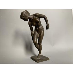 Bronze Sculpture With A Brown Patina Depicting A Female Nude – Early 20th Century