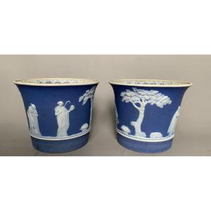 Paire de cache-pots en faïence de Wedgwood – Décor néoclassique
