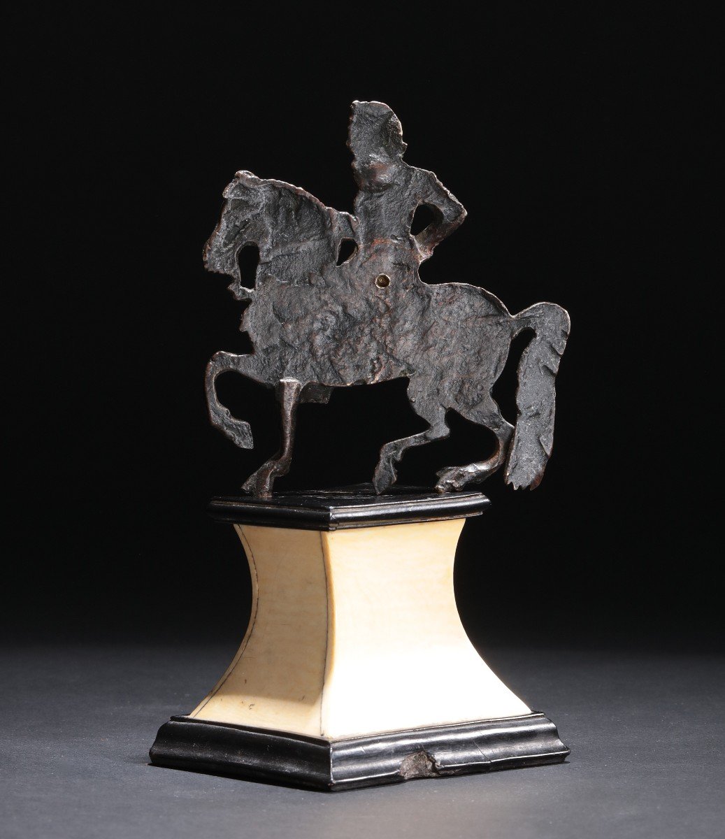 Bronze d'Applique Figurant Un Cavalier Lauré Et Cuirassé-photo-2