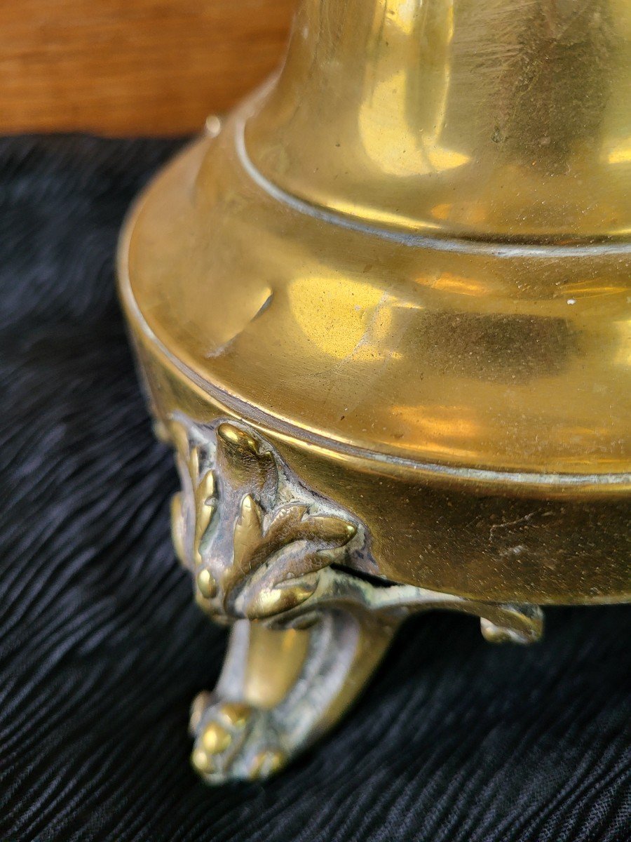 Grand Bénitier (31cm)en Laiton  sur 4 pieds en bronze. XIXÈME -photo-1