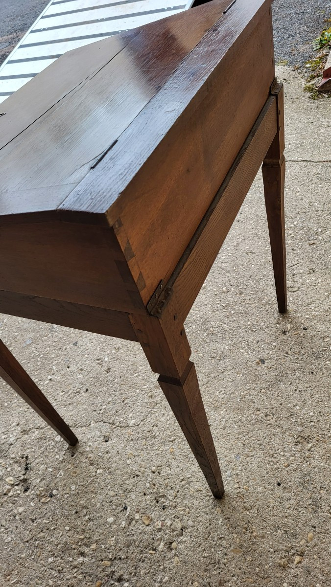 Small Solid Wood Slope Desk-photo-1