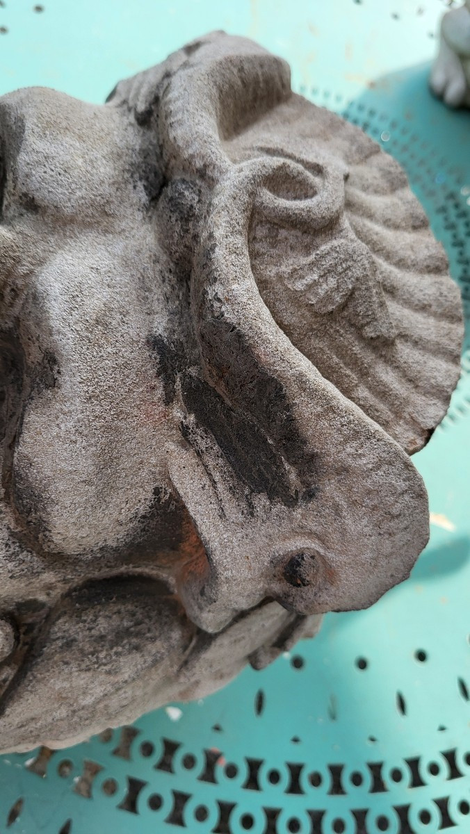 Tête en pierre naturelle sculptée  : le Dieu Neptune -photo-1