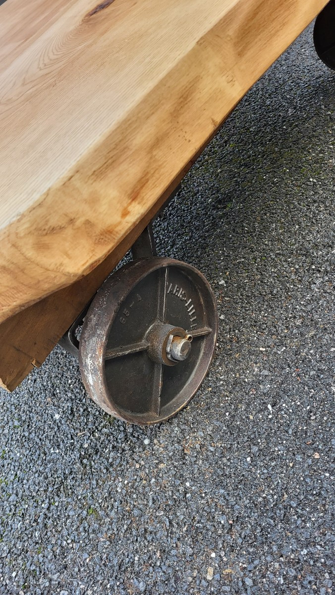Table de salon roues de wagonnets industriels-photo-1
