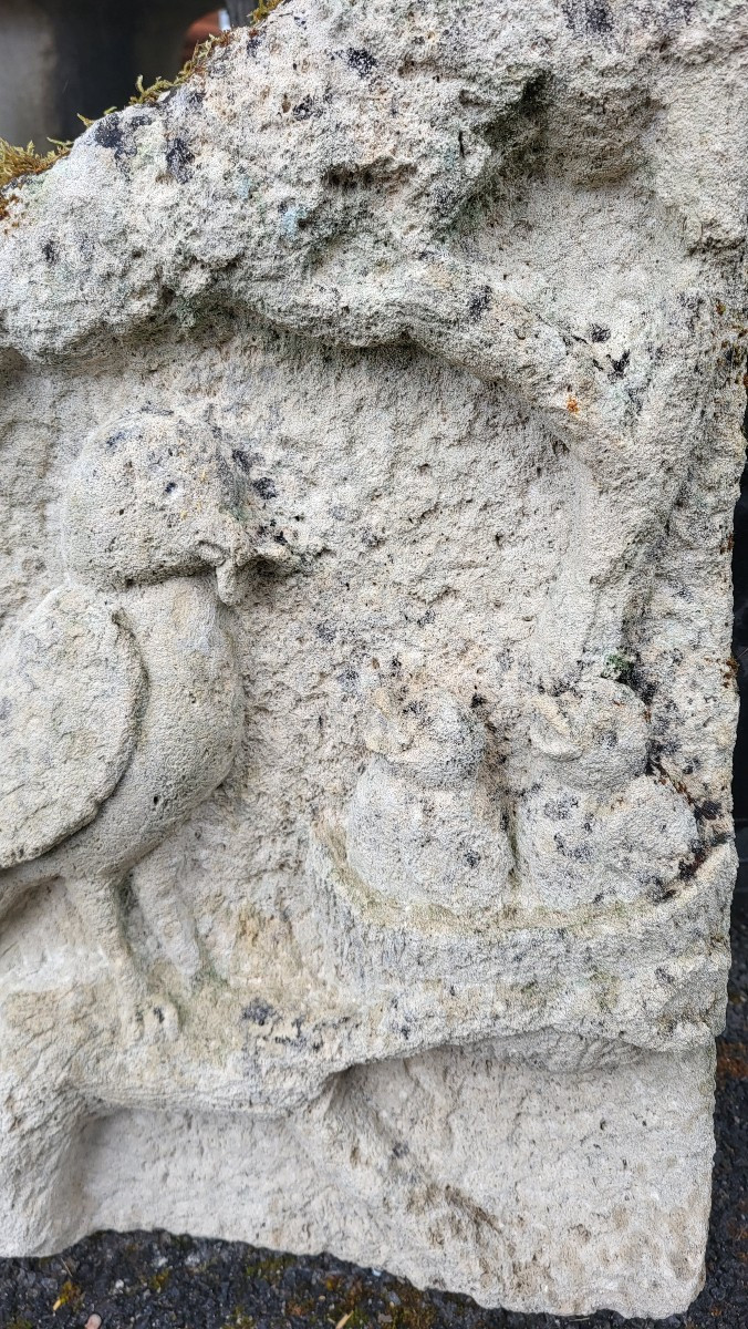 Stele In Natural Stone Decorated With Birds-photo-2