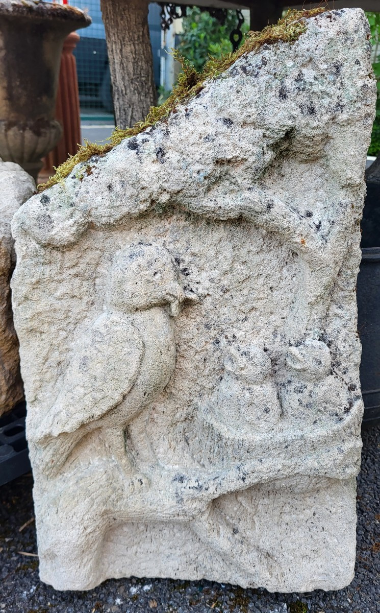 Stele In Natural Stone Decorated With Birds